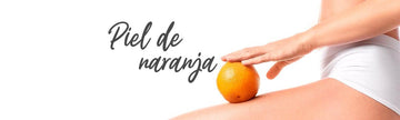 Mujer en ropa interior blanca con naranja sobre muslo, concepto piel de naranja